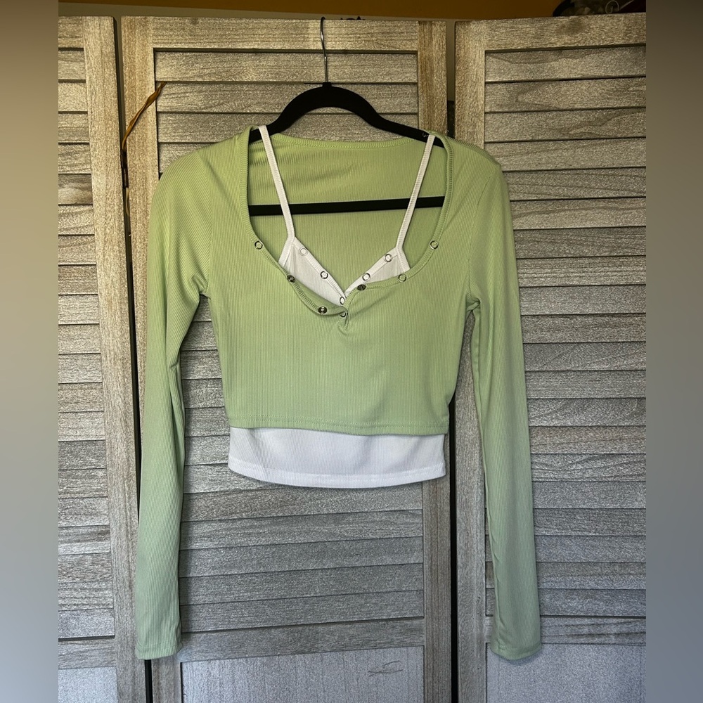 Woman’s Mint Green & White 1 piece Long Sleeve with Tank Top Blouse Size Small